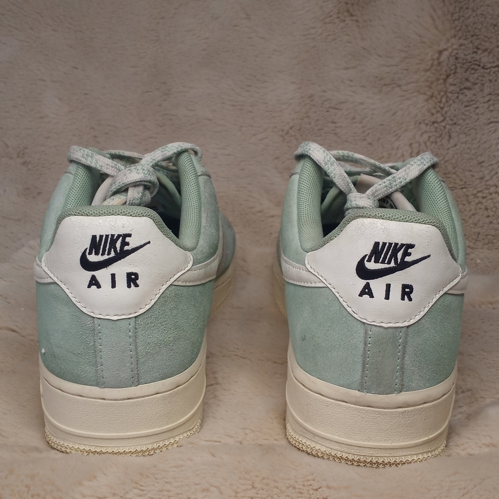 Nike Classic Air Force 1 '07 LV8 Certified Fresh 2022 Release Enamel Green Sail - Picture 9 of 12